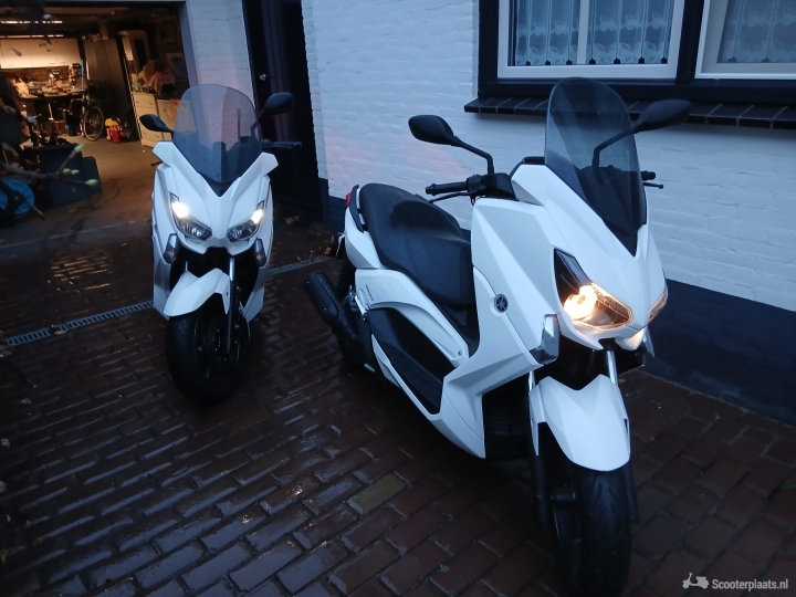 Yamaha X-Max wit