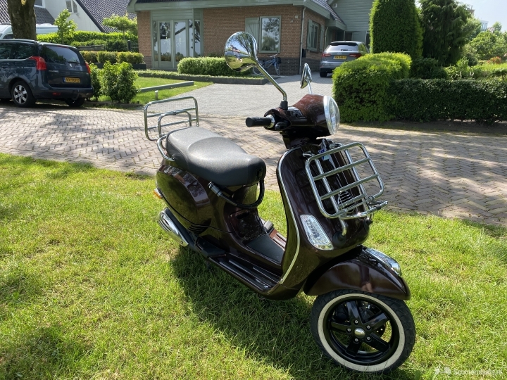 Vespa LX 50 Touring bruin