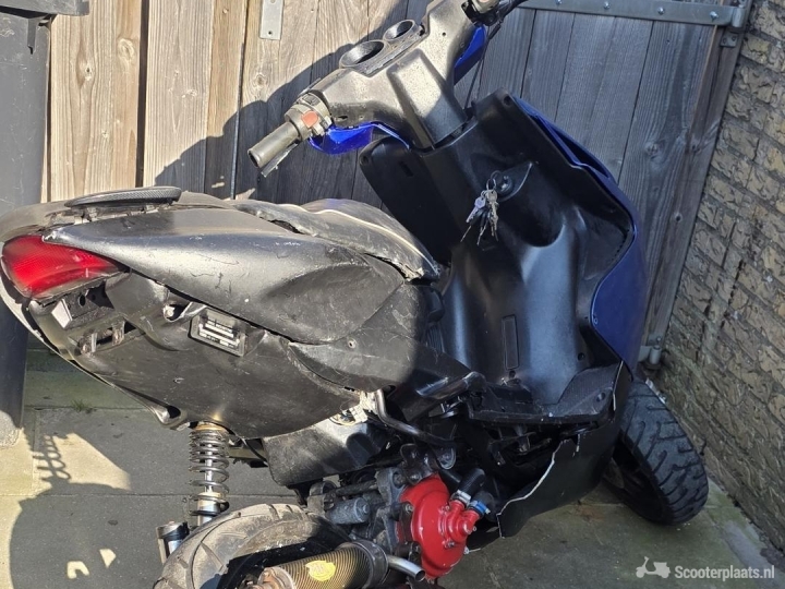 Yamaha Aerox R blauw