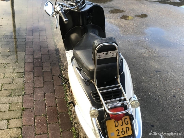 Retro scooter zwart