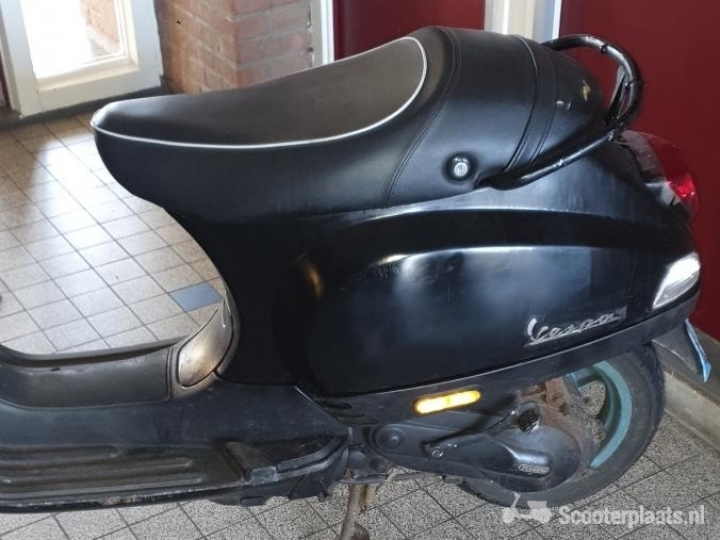 Vespa LX 50 zwart