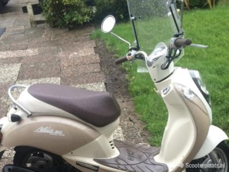 beige bruin sym mio 25 km - Scooterplaats