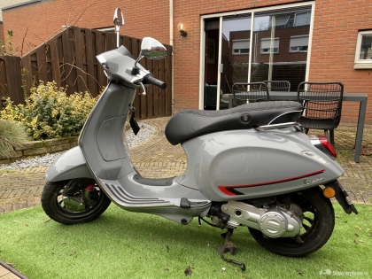 Nardo grey Vespa Sprint Sport 4T