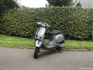 Vespa S grijs