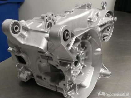 Scooter en brommer onderd reinigen,stralen,coaten - Scooterplaats