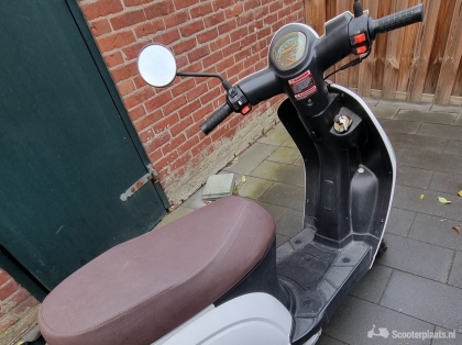 Retro scooter wit