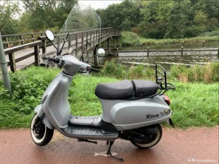 BTC RIVA NARDO GRAY 3500KM ZGAN - Scooterplaats