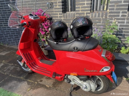 Vespa S rood