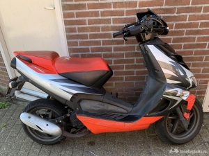 Aprilia SR Street zilver