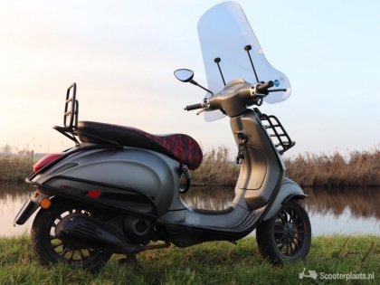 Vespa Sprint grijs