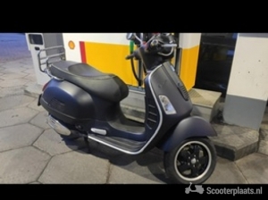 Vespa GTS Super 300 blauw