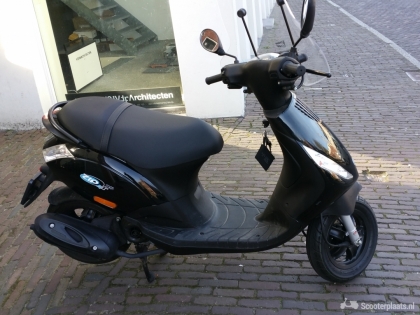 Piaggio Zip uit 2016 met slechts 450km!! - Scooterplaats