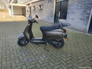 Mat bruine Btc riva benzine scooter bouwjaar 2020