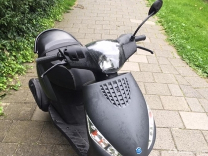 Piaggio Zip zwart