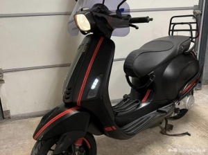 Vespa Sprint matzwart