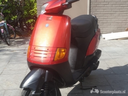 Piaggio MP3 rood