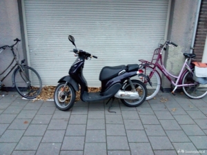 Yamaha Why zwart