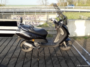 Peugeot Elystar Advantage zwart