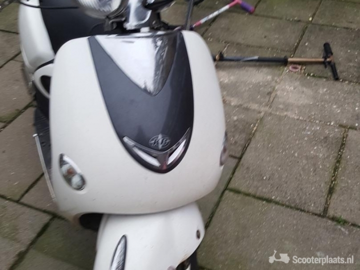 snorscooter Killerbee Costum nu 500 euro - Scooterplaats