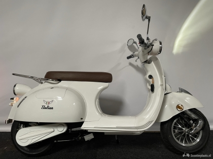 Etalian E-scooter wit