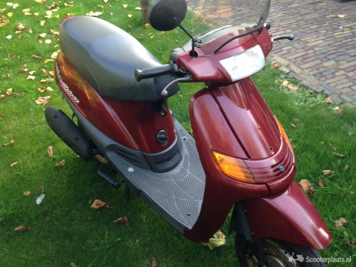 Retro scooter rood