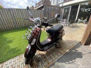 Vespa LX 50 Touring bruin