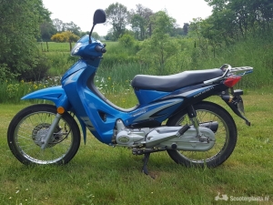 Lichte motorscooter 100cc