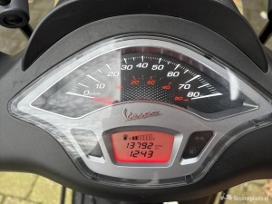 Vespa Sprint matzwart