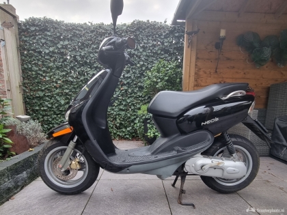 Yamaha NeoS zwart