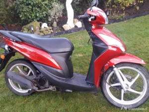 Honda Vision rood