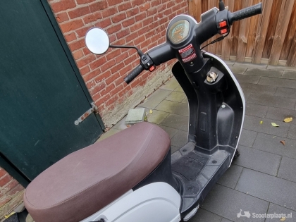 Retro scooter wit