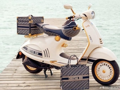 Vespa 946 Christian Dior scooter