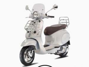 Vespa Primavera Touring zilver