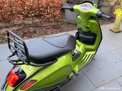 Vespa Sprint groen