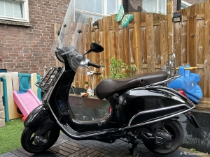 Vespa Sprint zwart