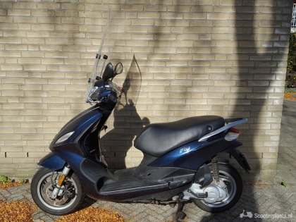 Piaggio Fly blauw