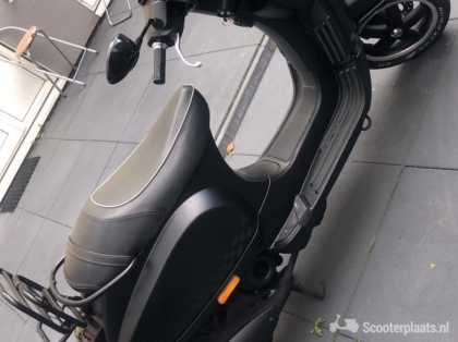 Vespa S matzwart