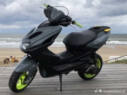 Yamaha Aerox grijs