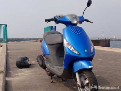 Piaggio Zip blauw