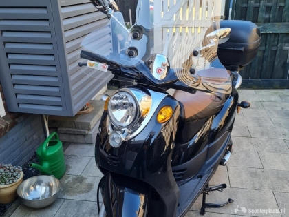 electrische scooter met zeer lage km stand.
