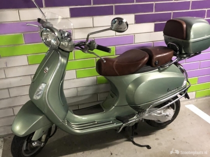 Vespa LXV groen