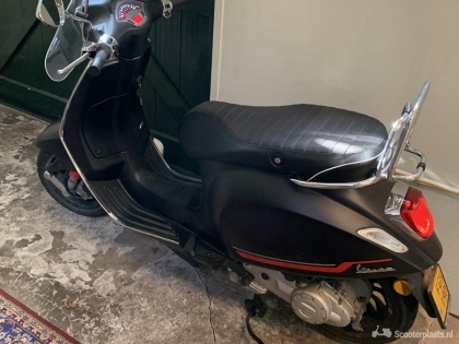 Keurige Vespa Sprint 50 mat zwart 