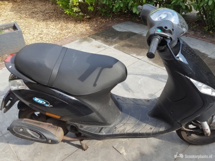 Piaggio Zip zwart