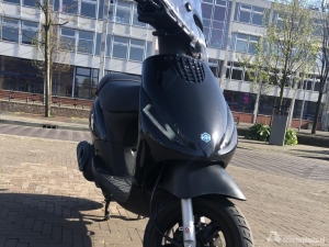 Piaggio Zip zwart