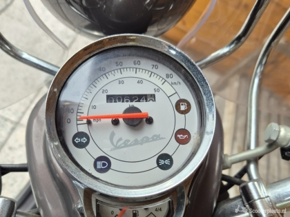 Vespa LXV grijs