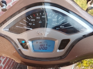 Vespa Primavera Touring bruin