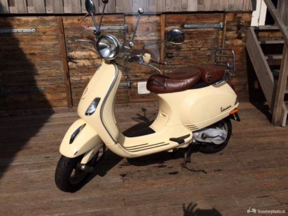 Vespa LXV beige