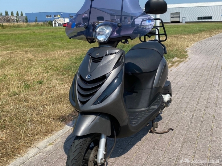 Piaggio Zip grijs