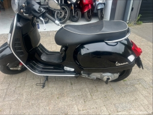 Vespa GTS Supersport 300 zwart