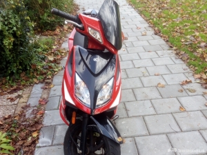 Kymco Super8 rood